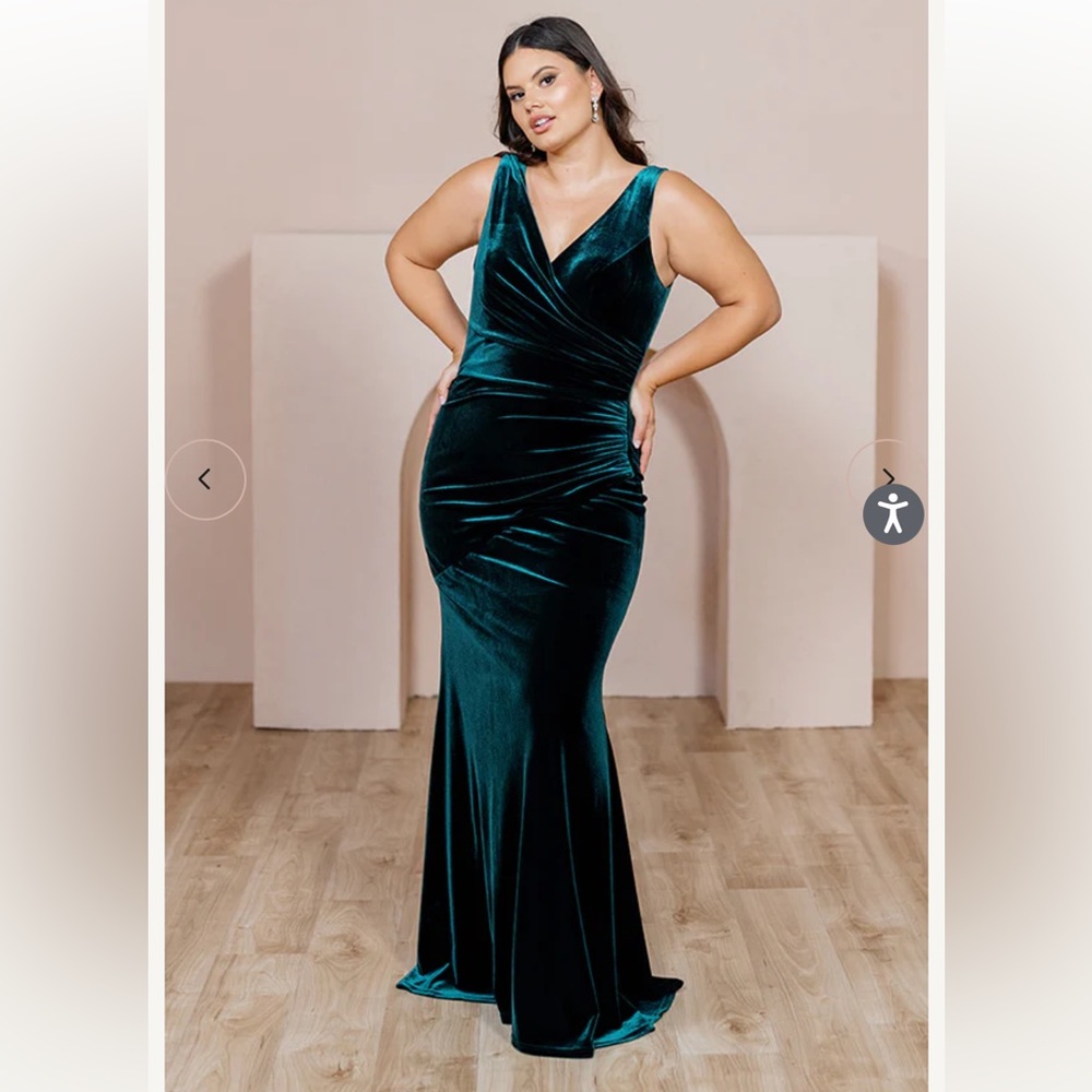 Revelry Dawson Velvet Dress Emerald